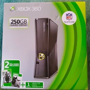 XBOX 360 S, 250 GB - Barely used!